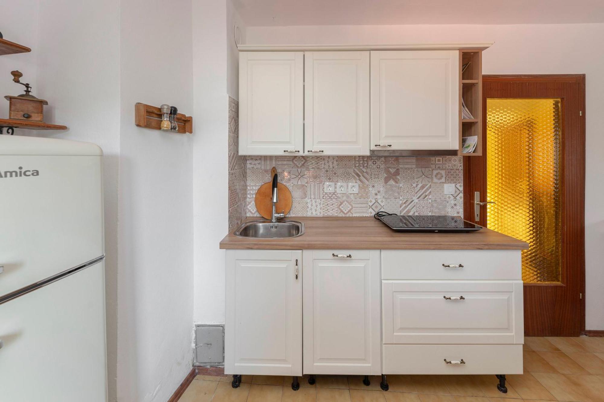Under The Rock House In Osp With Hot Tub Apartment ภายนอก รูปภาพ