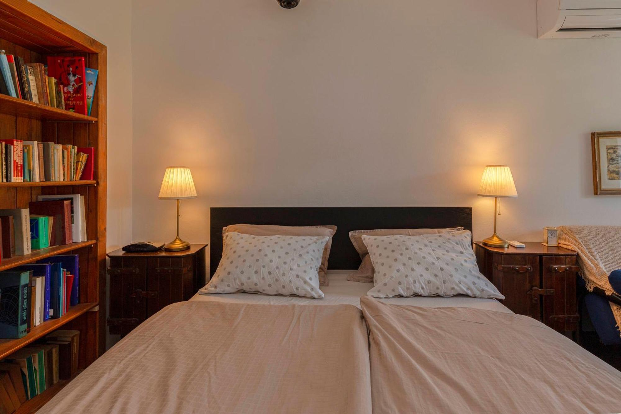 Under The Rock House In Osp With Hot Tub Apartment ภายนอก รูปภาพ