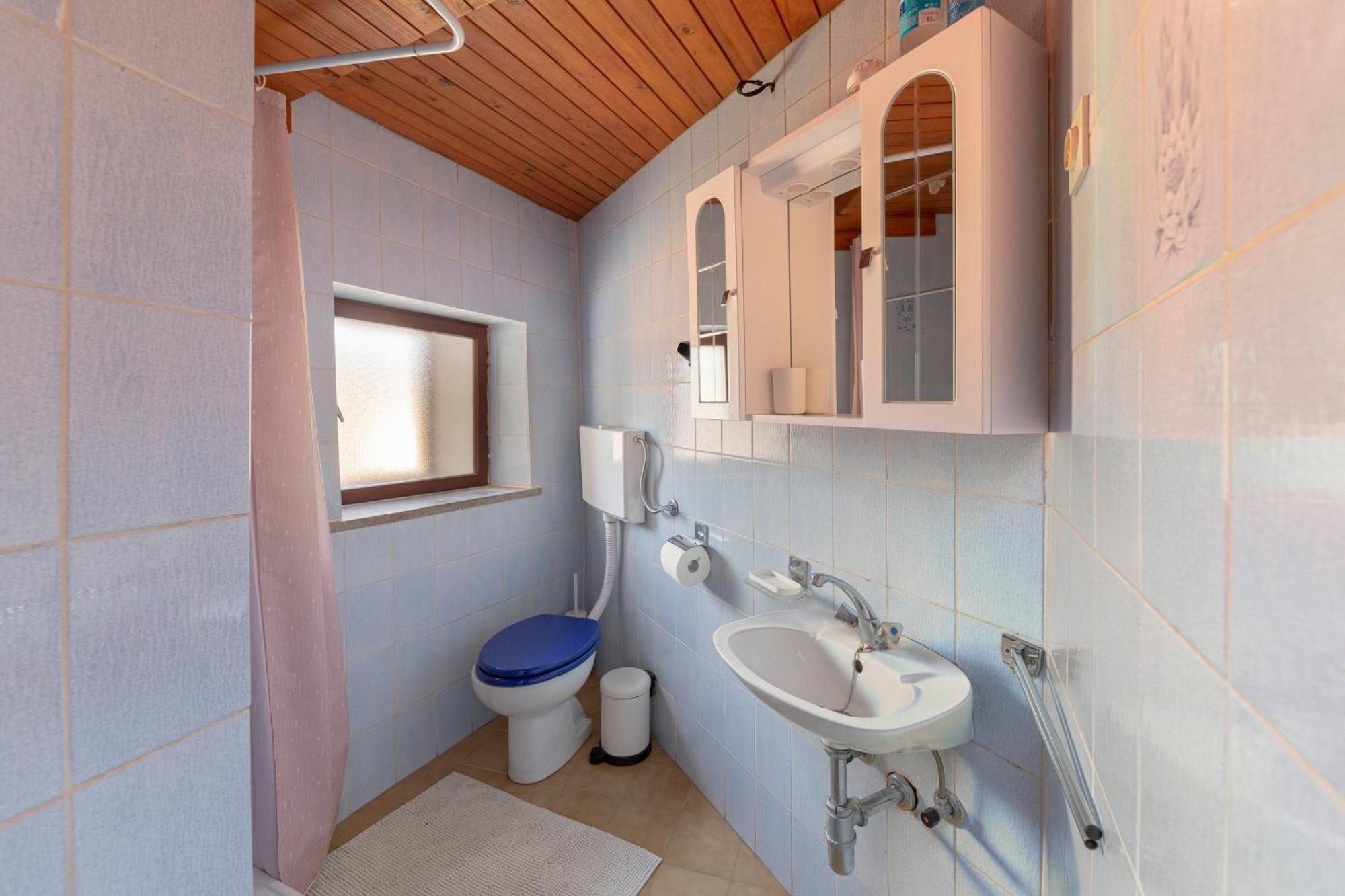 Under The Rock House In Osp With Hot Tub Apartment ภายนอก รูปภาพ